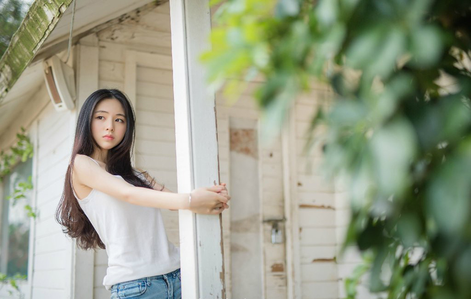 “张任想必已经被诸位囚禁，可对？”庞统没有接话，而是反问道，这种时候，自然不能正大光明的将自己的看法提出来，说我要你们投降，那对方本能的会产生抵触。